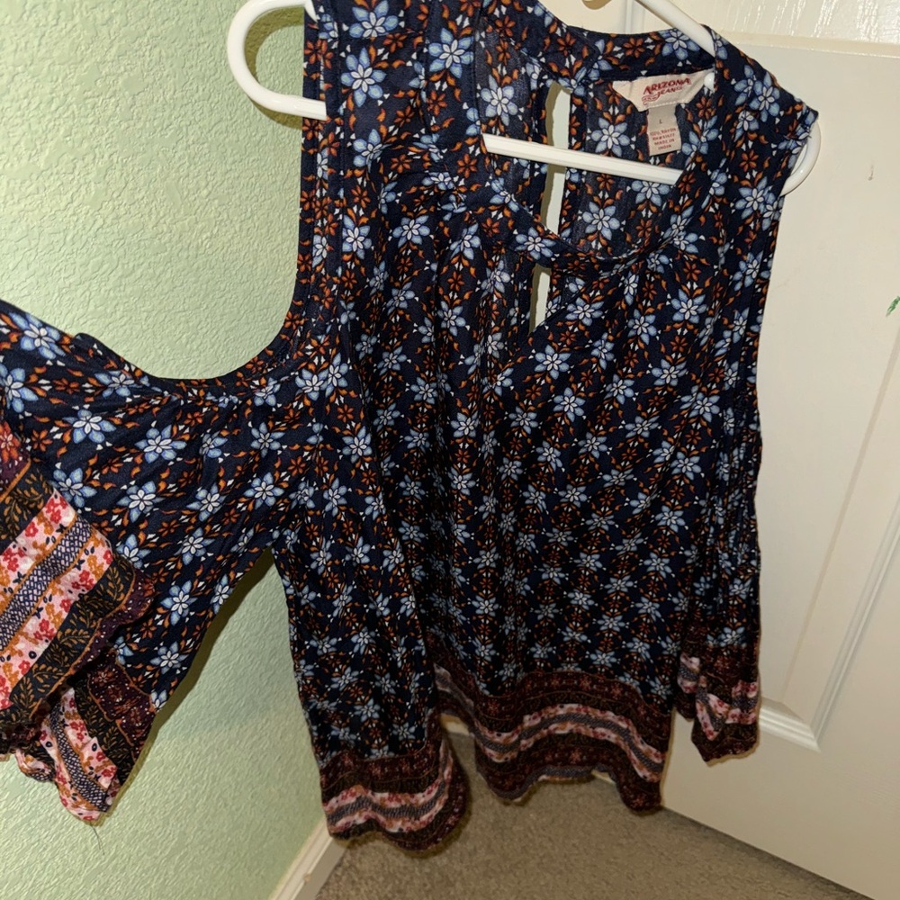 Arizona Jean Company Blue Shoulder Cut Out Flowy Blouse